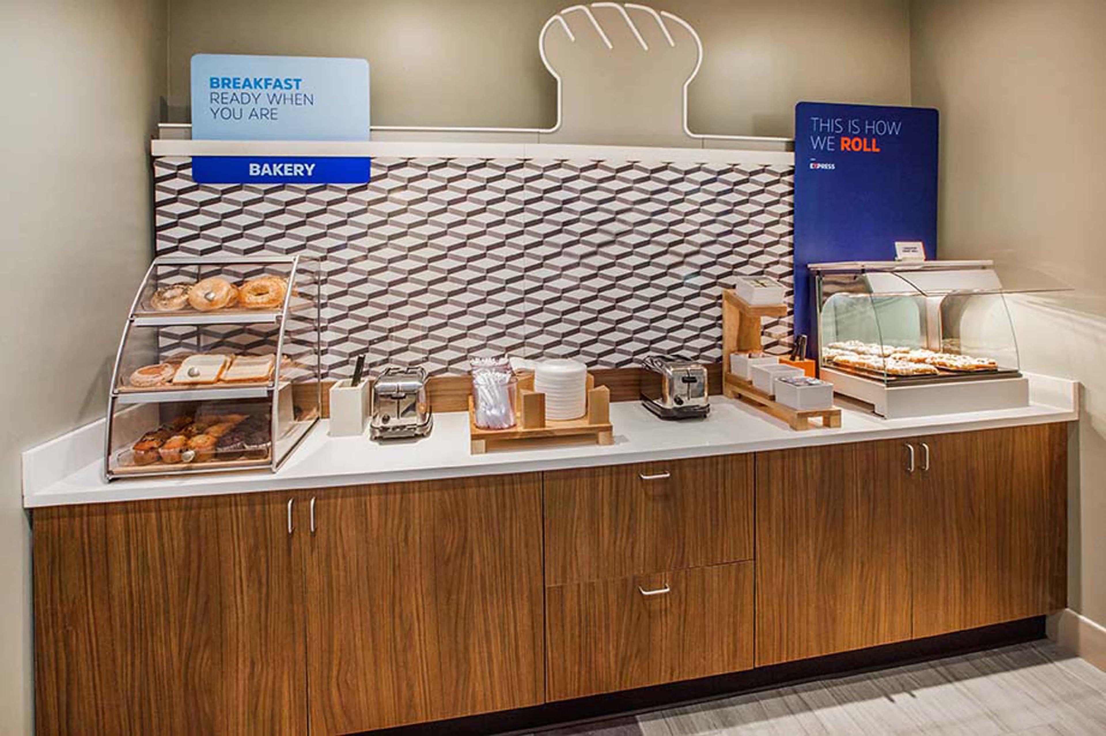 Holiday Inn Express Winston-Salem Medical Ctr Area Εξωτερικό φωτογραφία