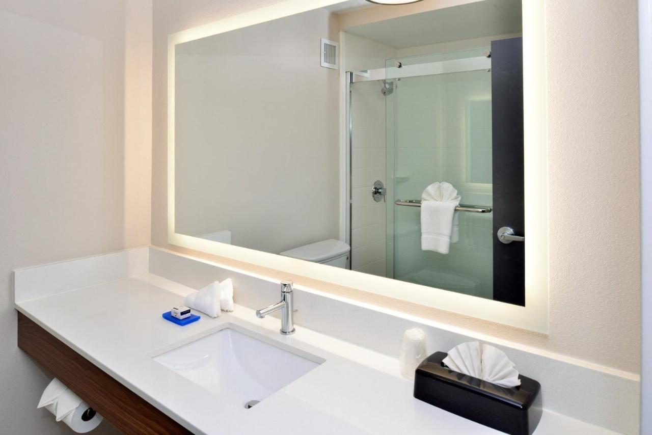 Holiday Inn Express Winston-Salem Medical Ctr Area Εξωτερικό φωτογραφία